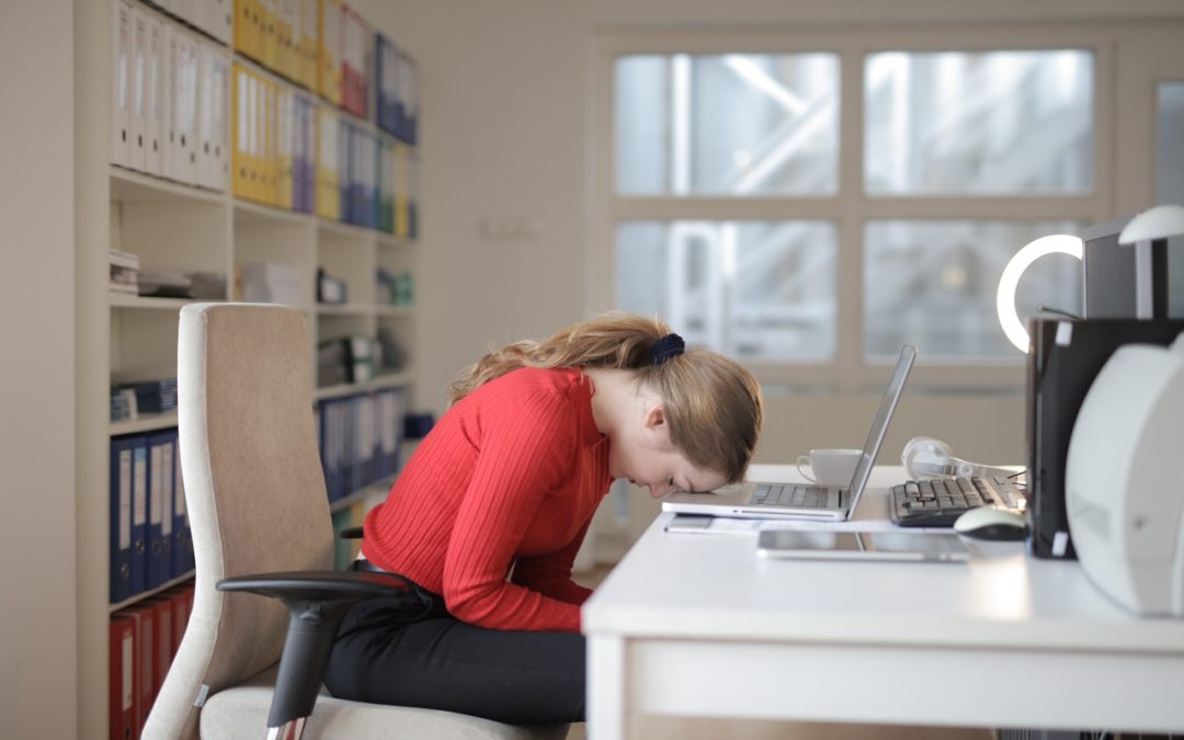 Aproximación psicológica y jurídico-laboral a la sobrecarga digital (programa de radio)